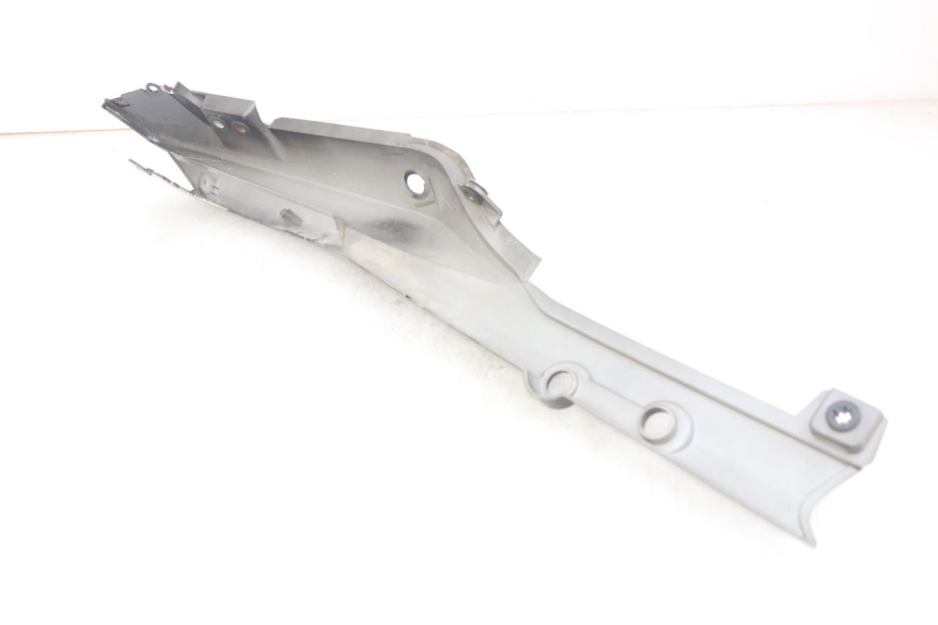 photo de FLANCO TRASERO IZQUIERDO SYM WOLF SB 125 (2011 - 2018) - Detalle de la pieza
