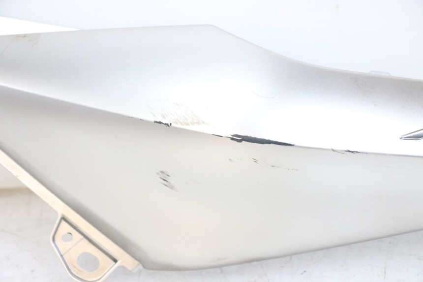 photo de FLANCO TRASERO IZQUIERDO YAMAHA XMAX X-MAX ABS 125 (2017 - 2020) - Zoom sobre los componentes