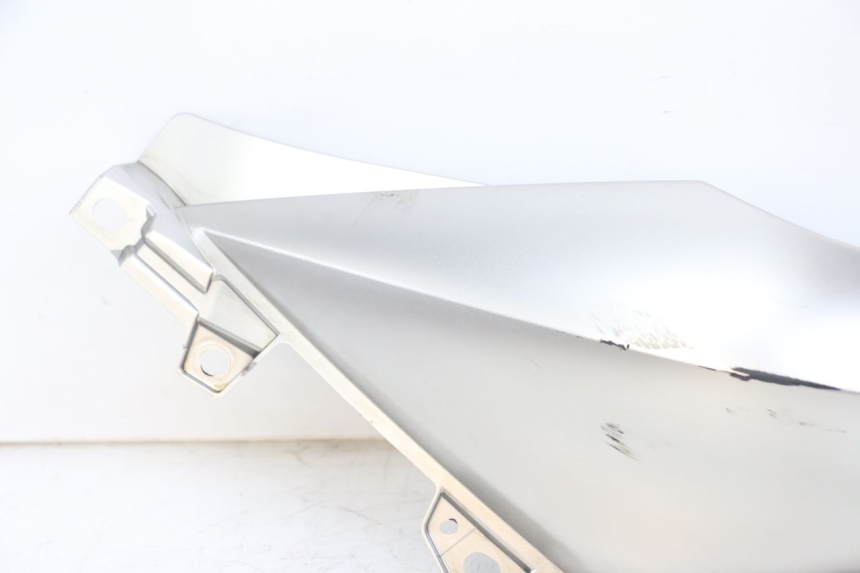 photo de FLANCO TRASERO IZQUIERDO YAMAHA XMAX X-MAX ABS 125 (2017 - 2020) - Primer plano de alta resolución