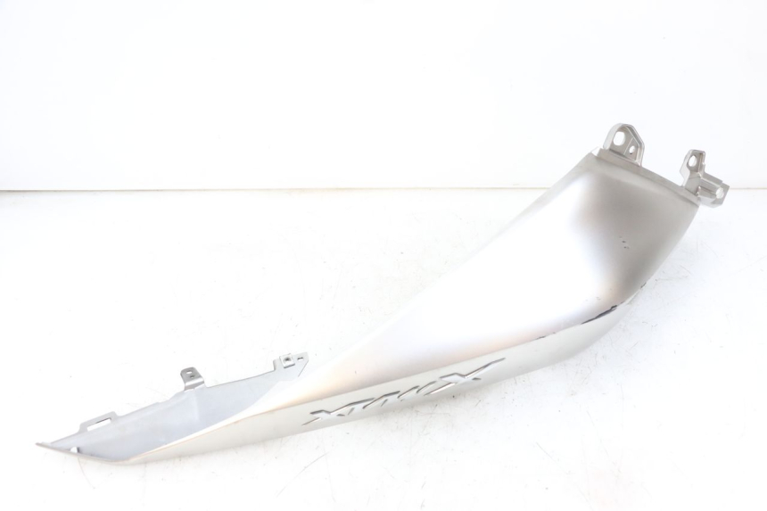 photo de FLANCO TRASERO IZQUIERDO YAMAHA XMAX X-MAX ABS 125 (2017 - 2020) - Primer plano técnico