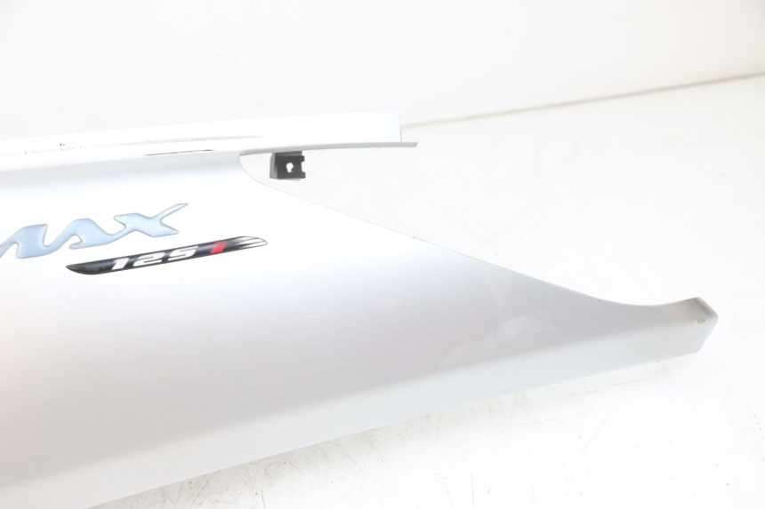 photo de FLANCO TRASERO IZQUIERDO YAMAHA XMAX X-MAX 125 (2006 - 2009) - Detalles de los puntos de fijación