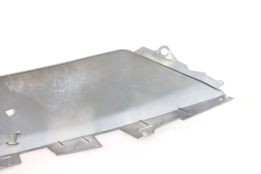 photo de FLANCO TRASERO IZQUIERDO YAMAHA X-MAX XMAX 125 (2010 - 2013) - Estado de la superficie y material