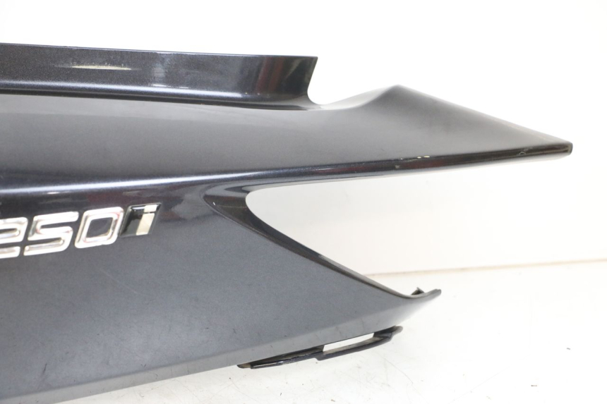 photo de FLANCO TRASERO IZQUIERDO KYMCO XCITING 250 (2006 - 2009) - Zoom sobre los componentes