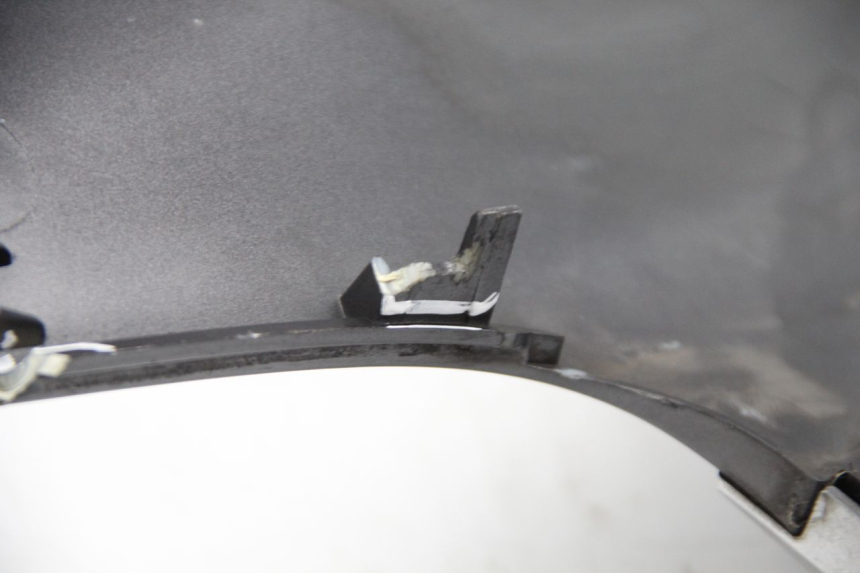 photo de FLANCO TRASERO IZQUIERDO PIAGGIO XEVO - X EVO 125 (2007 - 2017) - Detalles de los puntos de fijación