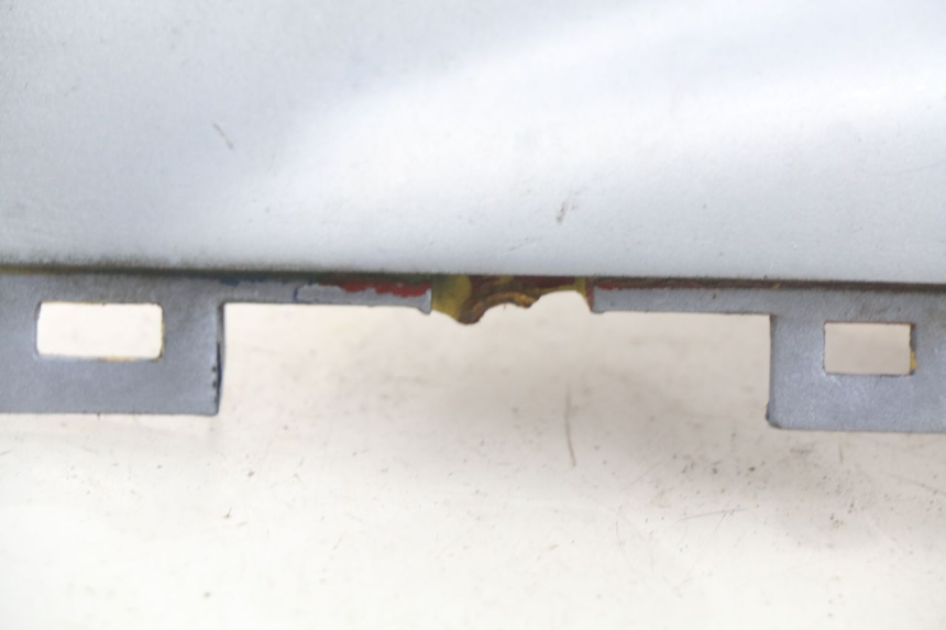 photo de CARENADO TRASERO IZQUIERDA YAMAHA XJN XJ N DIVERSION 600 (1994 - 1997) - Primer plano técnico