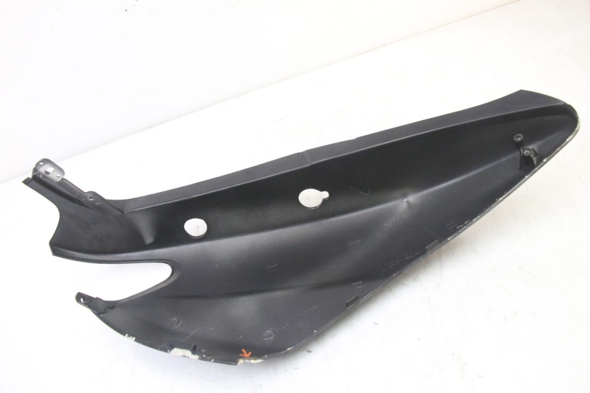 photo de CARENADO TRASERO IZQUIERDA YAMAHA NEOS NEO'S 4T 50 (2008 - 2016) - Detalles de los puntos de fijación