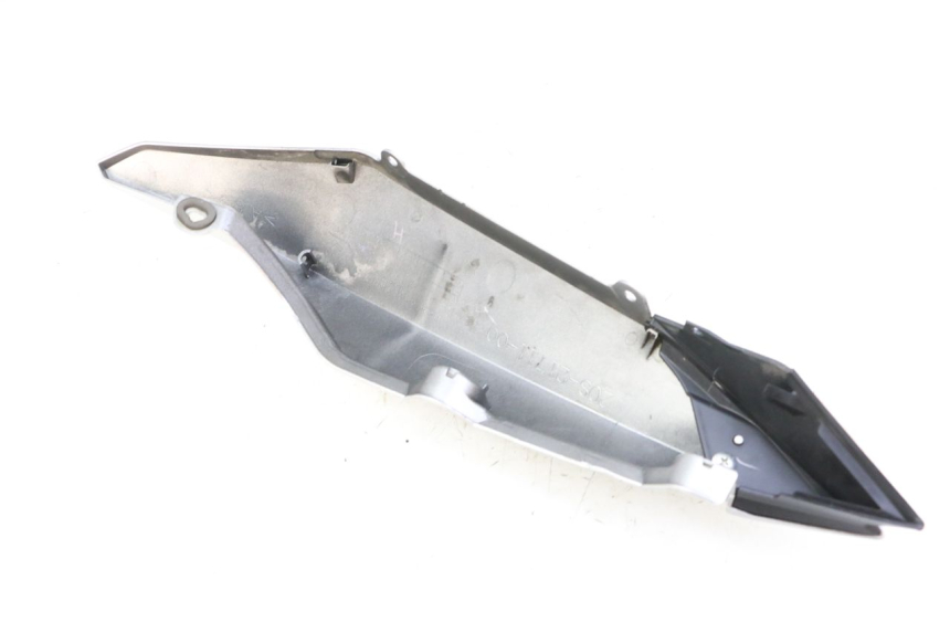 photo de CARENADO TRASERO IZQUIERDA YAMAHA XJ6 600 (2008 - 2016) - Primer plano técnico