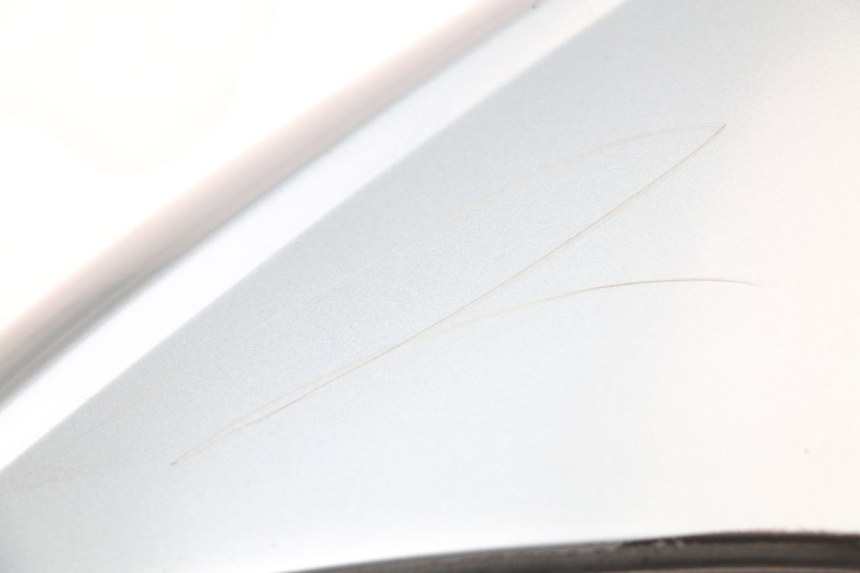 photo de CARENADO TRASERO IZQUIERDA YAMAHA YP MAJESTY 125 (2002 - 2006) - Detalles de los puntos de fijación