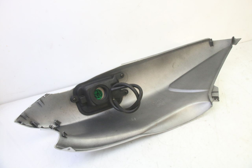 photo de CARENADO TRASERO IZQUIERDA YAMAHA YP MAJESTY 125 (2002 - 2006) - Estado de la superficie y material