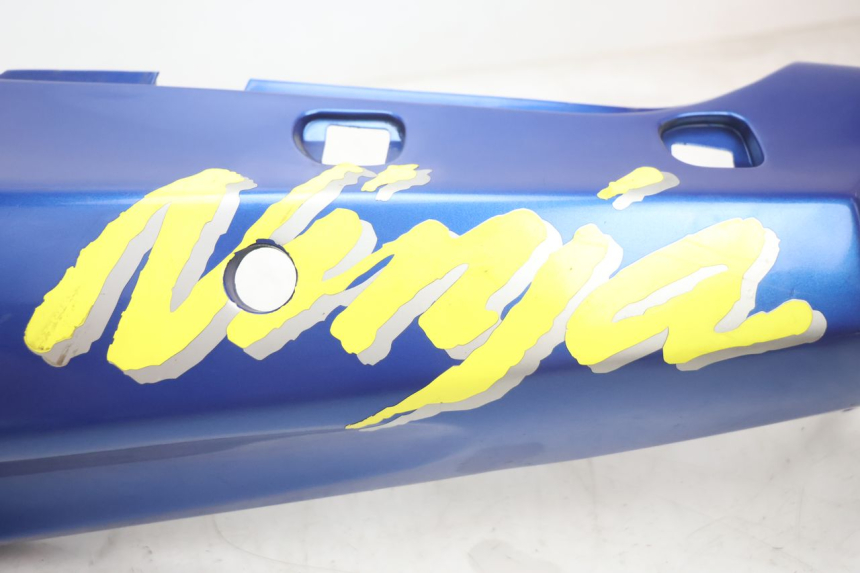 photo de CARENADO TRASERO IZQUIERDA KAWASAKI ZX-6R ZX6R 600 (1995 - 1997) - Primer plano técnico