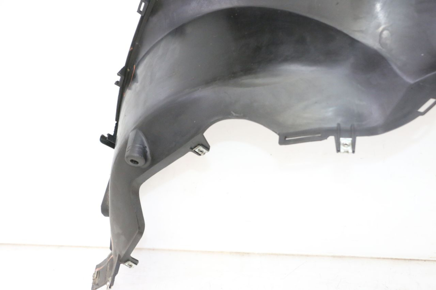 photo de CARENADO DELANTERO DERECHO QUADRO 4 4D 350 (2015 - 2018) - Características distintivas