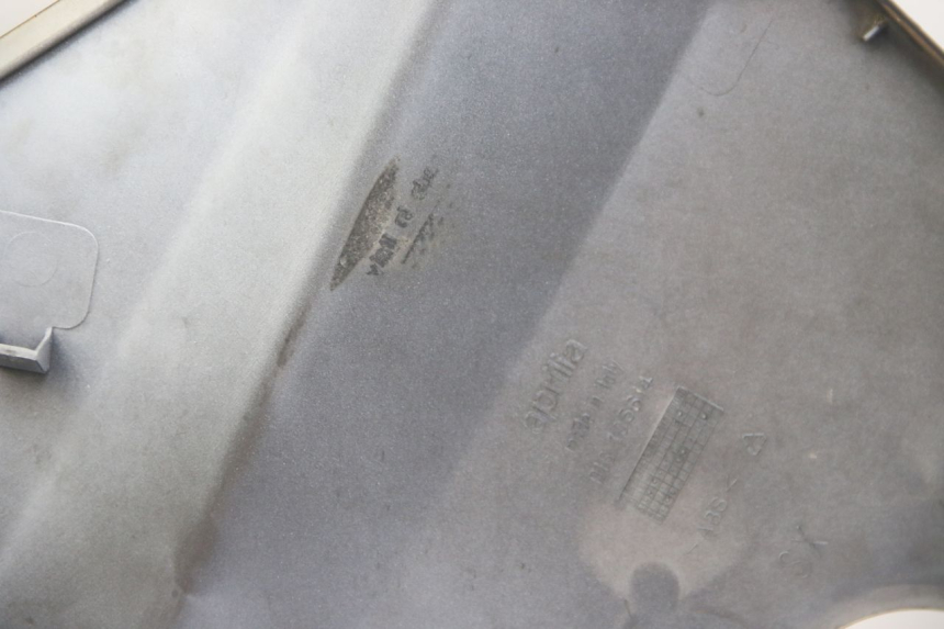 photo de FLANCO LATERAL DELANTERO DERECHO APRILIA ATLANTIC 500 (2002 - 2003) - Zoom sobre los componentes