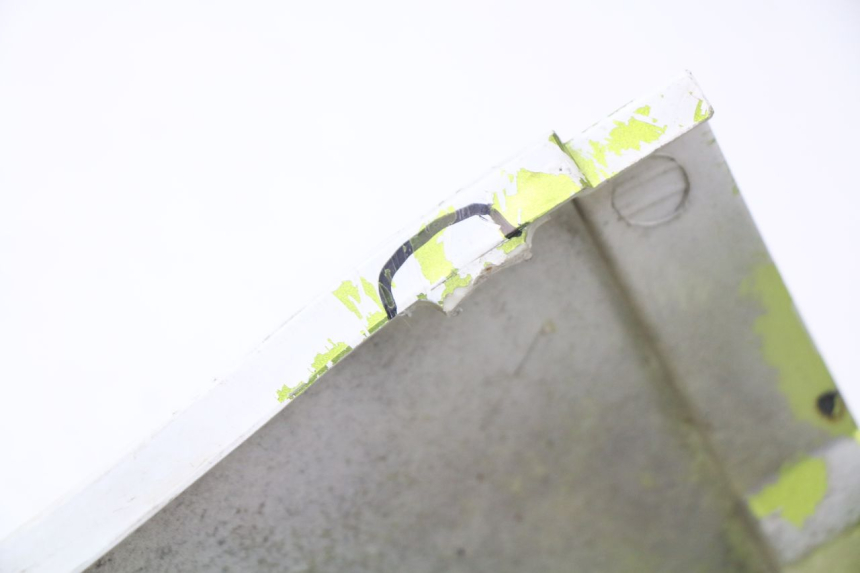 photo de CARENADO DELANTERO DERECHO ERIDER CARGO 1 (2009 - 2018) - Detalles de los puntos de fijación