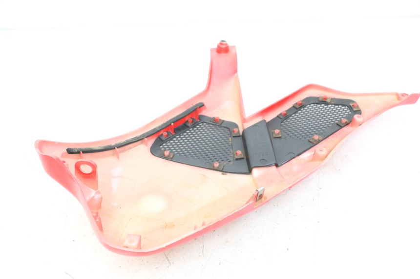 photo de FLANCO LATERAL DELANTERO DERECHO GILERA DNA 50 (2000 - 2007) - Primer plano técnico