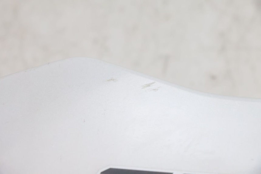 photo de CARENADO DELANTERO DERECHO YAMAHA FZ8 800 (2010 - 2016) - Detalles de los puntos de fijación