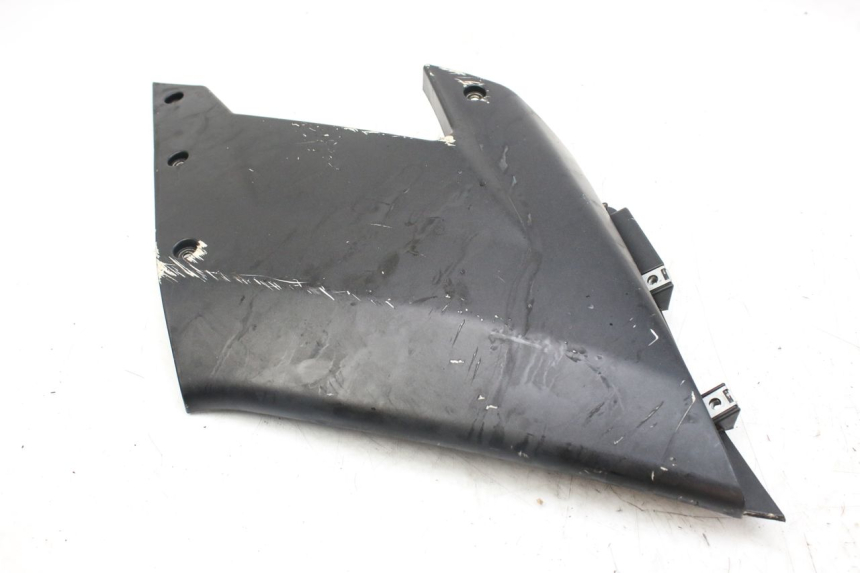 photo de FLANCO LATERAL DELANTERO DERECHO DERBI GPR 50 (2004 - 2009) - Detalles de los puntos de fijación