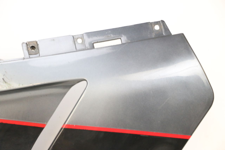 photo de CARENADO DELANTERO DERECHO KAWASAKI GPZ RX 1000 (1986 - 1988) - Enfoque en la estructura