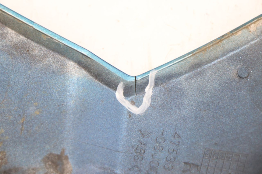 photo de CARENADO DELANTERO DERECHO SUZUKI GSR 750 (2011 - 2017) - Enfoque en la estructura