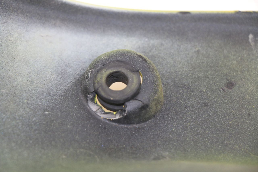 photo de CARENADO DELANTERO DERECHO SUZUKI GSXF GSX F 600 (1988 - 1997) - Primer plano técnico