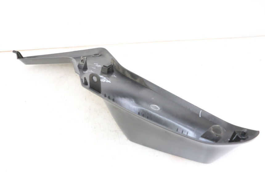 photo de CARENADO DELANTERO DERECHO HUSQVARNA SVARTPILEN 401 (2018 - 2023) - Zoom estado de uso