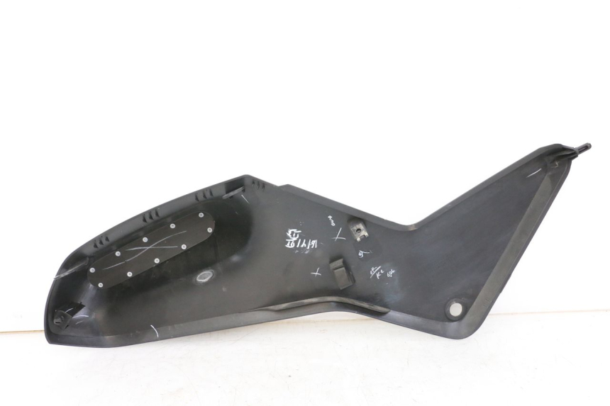 photo de CARENADO DELANTERO DERECHO HUSQVARNA SVARTPILEN 401 (2018 - 2023) - Primer plano técnico