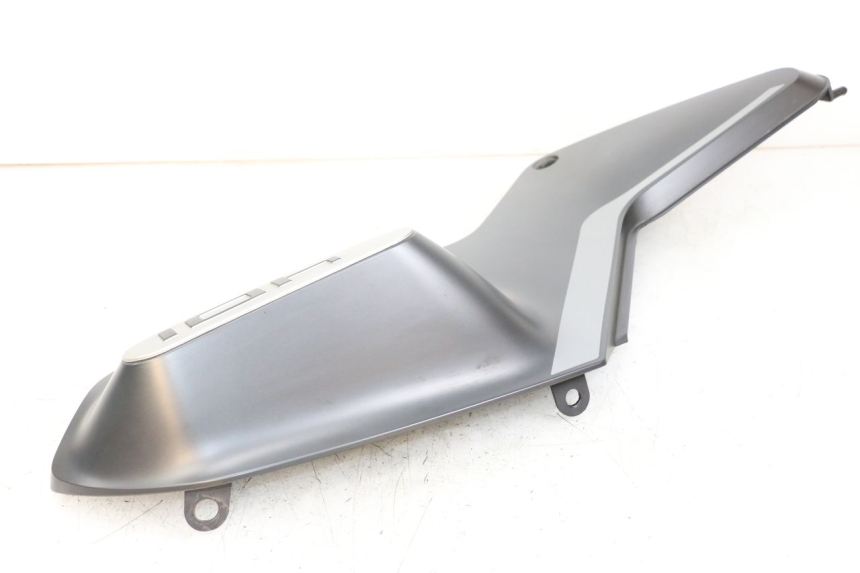 photo de CARENADO DELANTERO DERECHO HUSQVARNA SVARTPILEN 401 (2018 - 2023) - Detalles de los puntos de fijación