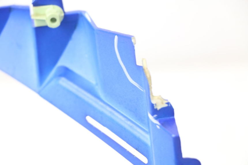 photo de CARENADO DELANTERO DERECHO PEUGEOT JET FORCE CARBU 50 (2003 - 2016) - Detalle de la pieza