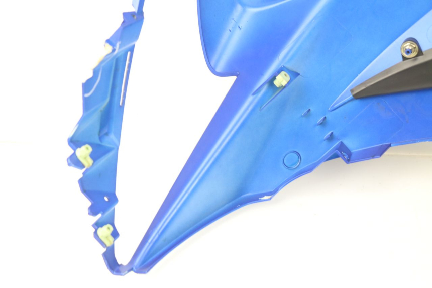 photo de CARENADO DELANTERO DERECHO PEUGEOT JET FORCE CARBU 50 (2003 - 2016) - Primer plano técnico