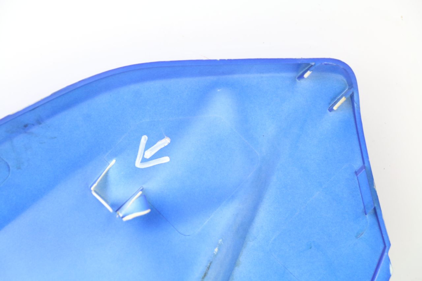 photo de CARENADO DELANTERO DERECHO PEUGEOT JET FORCE CARBU 50 (2003 - 2016) - Detalles de los puntos de fijación