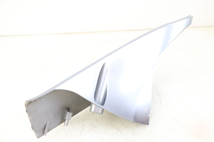 photo de CARENADO DELANTERO DERECHO SYM JOYMAX 125 (2010 - 2017) - Detalles de los puntos de fijación