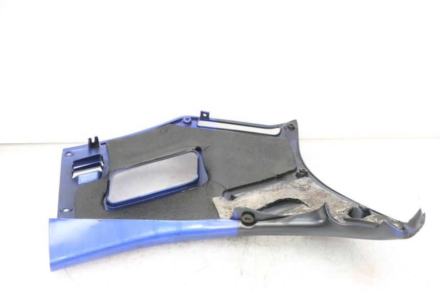 photo de CARENADO DELANTERO DERECHO KAWASAKI GTR 1000 (1994 - 2004) - Detalles de los puntos de fijación