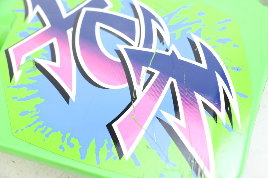 photo de CARENADO DELANTERO DERECHO KAWASAKI KDX 125 (1990 - 1991) - Primer plano técnico