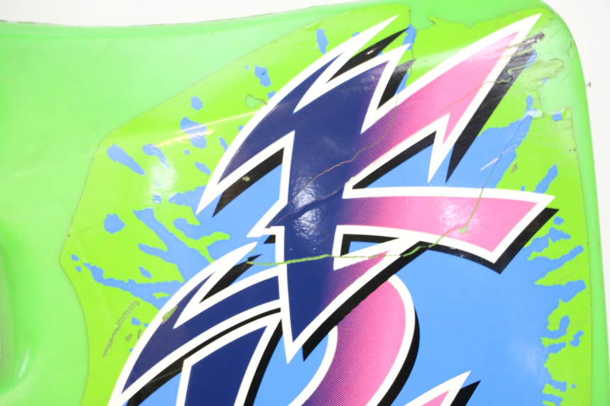 photo de CARENADO DELANTERO DERECHO KAWASAKI KDX 125 (1990 - 1991) - Detalles de los puntos de fijación