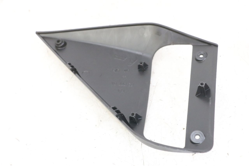 photo de CARENADO DELANTERO DERECHO GILERA NEXUS 125 (2009 - 2013) - Primer plano técnico