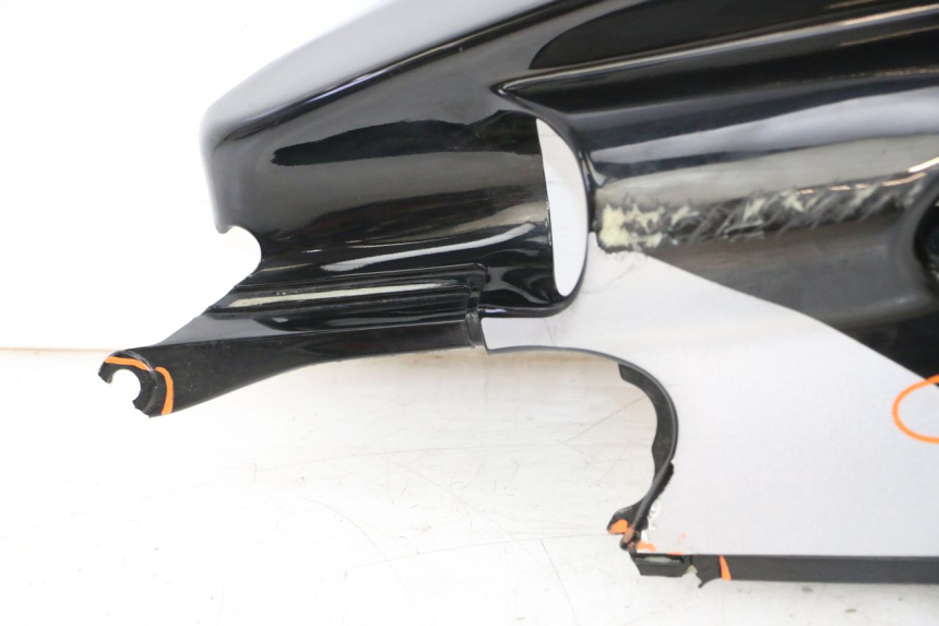 photo de CARENADO DELANTERO DERECHO HONDA NSR R 125 (1994 - 2003) - Detalles de los puntos de fijación