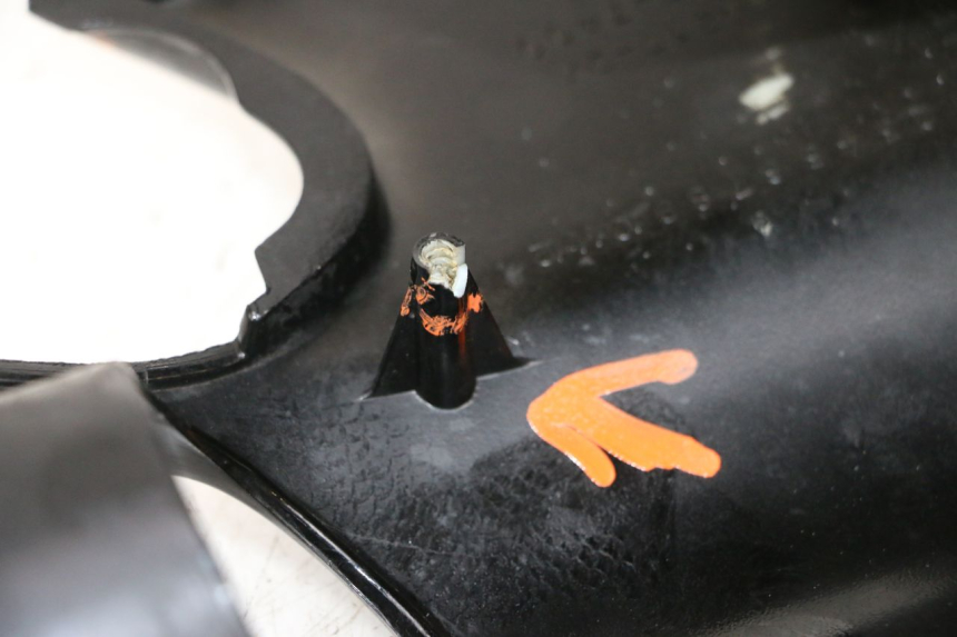 photo de CARENADO DELANTERO DERECHO HONDA NSR R 125 (1994 - 2003) - Primer plano técnico