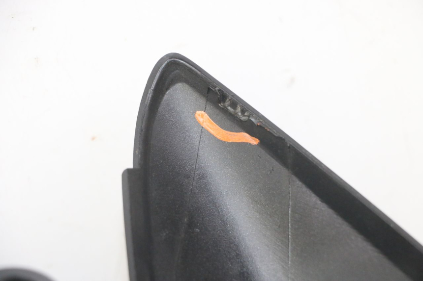 photo de CARENADO DELANTERO DERECHO HONDA NTV DEAUVILLE ABS 700 (2007 - 2016) - Primer plano técnico