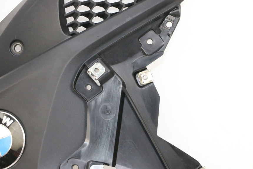 photo de CARENADO DELANTERO DERECHO BMW R GS 1250 (2021 - 2024) - Zoom sobre los componentes