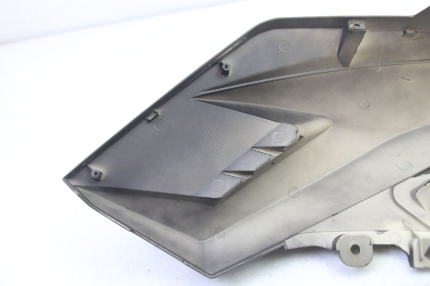 photo de FLANCO LATERAL DELANTERO DERECHO MAG POWER R-STREET 50 (2016 - 2025) - Detalles de los puntos de fijación