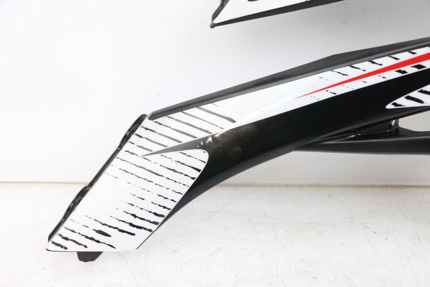 photo de CARENADO DELANTERO DERECHO SHERCO SM-R 50 (2013 - 2017) - Detalles de los puntos de fijación