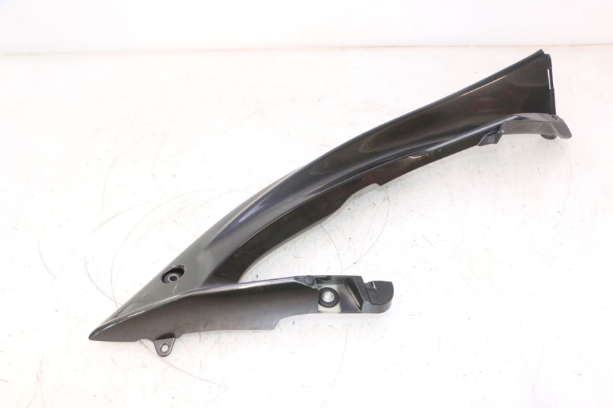 photo de CARENADO LATERAL DELANTERO DERECHO SUPERIOR YAMAHA YZF R6 600 (2008 - 2009) - Detalles de los puntos de fijación