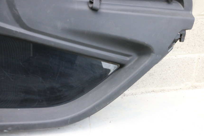 photo de CARENADO DELANTERO DERECHO RENAULT TWIZY 45 (2012 - 2019) - Enfoque en la estructura