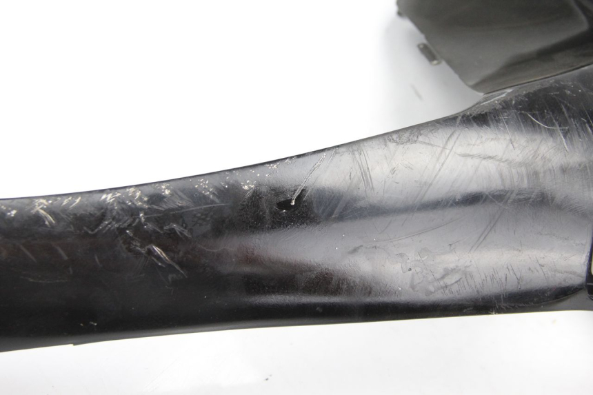 photo de CARENADO DELANTERO DERECHO SUZUKI UC EPICURO 125 (1999 - 2003) - Primer plano técnico