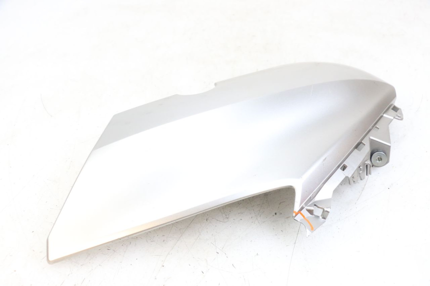 photo de FLANCO LATERAL DELANTERO DERECHO YAMAHA XMAX X-MAX ABS 125 (2017 - 2020) - Características distintivas