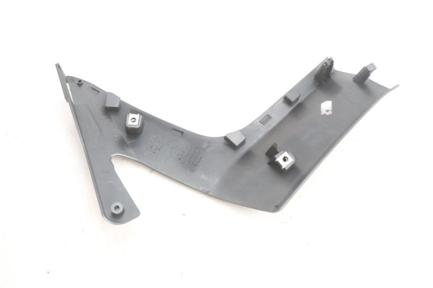 photo de CARENADO DELANTERO DERECHO YAMAHA X-MAX XMAX 125 (2010 - 2013) - Primer plano técnico