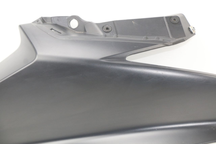 photo de CARENADO DELANTERO DERECHO YAMAHA XP T-MAX TMAX 500 (2008 - 2012) - Detalles de los puntos de fijación