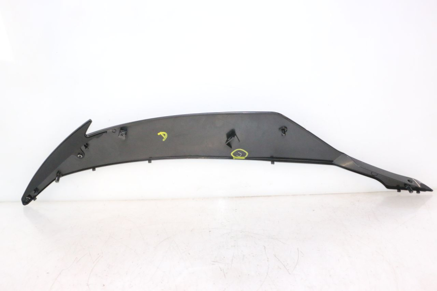 photo de CARENADO DELANTERO DERECHO YAMAHA YZF R6 600 (2008 - 2009) - Primer plano técnico
