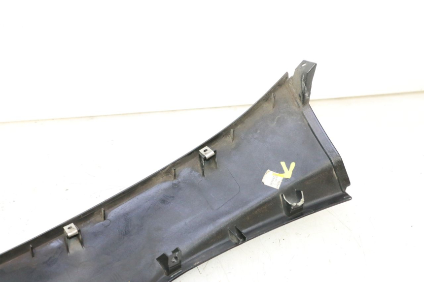 photo de CARENADO DELANTERO IZQUIERDO APRILIA ATLANTIC S 125 (2010 - 2013) - Primer plano de alta resolución