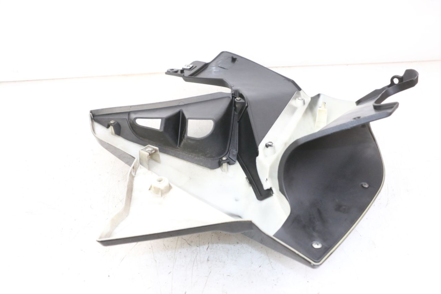 photo de CARENADO DELANTERO IZQUIERDO EBROH BRAVO GLE 1 (2020 - 2024) - Detalles de los puntos de fijación