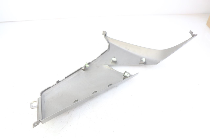 photo de FLANCO LATERAL DELANTERO IZQUIERDO PEUGEOT CITYSTAR 125 (2011 - 2017) - Detalle de la pieza